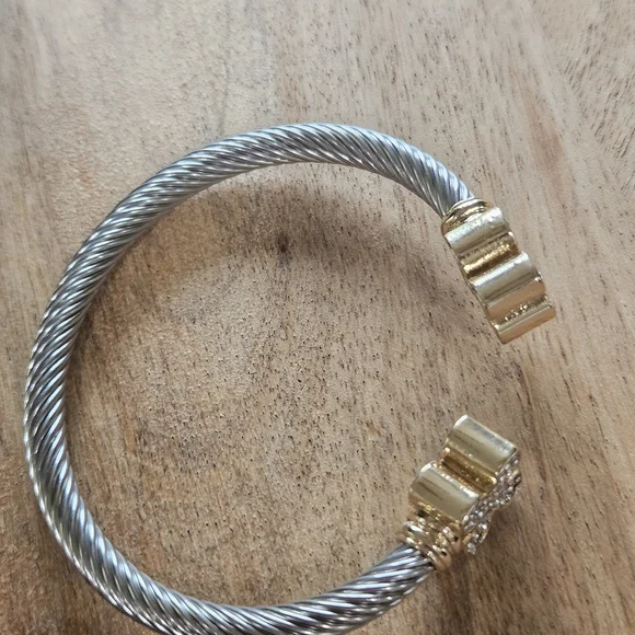 Elegant Gold and Silver Women's Bracelet - Picture 2 of 9